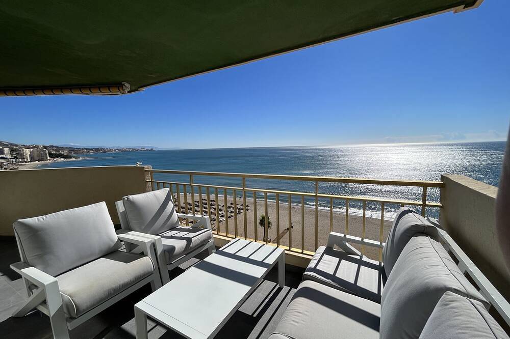 Beachfront. Fantastic Views and beautiful pool/gardeens, 3 Bedrooms, 2 Bathrooms in Los Boliches, Fuengirola