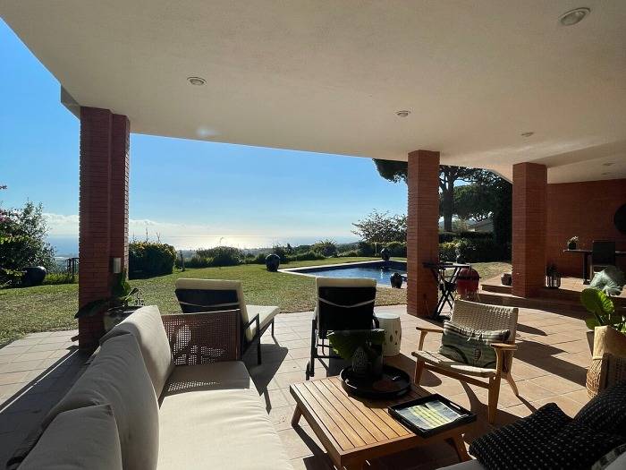 Location de vacances pour 8 personnes, avec terrasse ainsi que piscine et jardin à Cabrils - 2