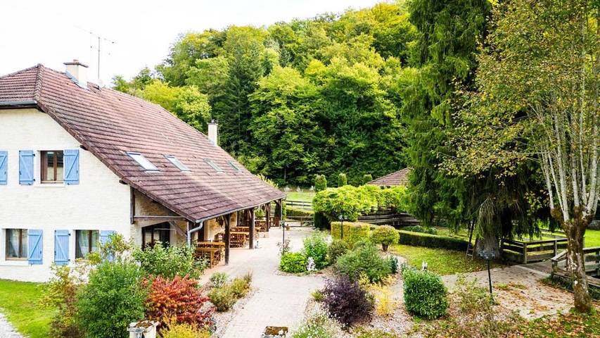 Chambre d’hôte pour 4 personnes, avec vue ainsi que jardin et piscine, animaux acceptés dans le Doubs - 4
