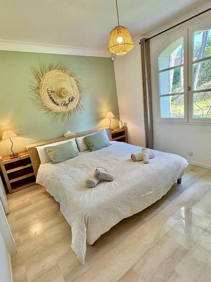 Chambre d’hôte pour 2 personnes, avec Terrasse et Jardin ainsi que Piscine et Vue