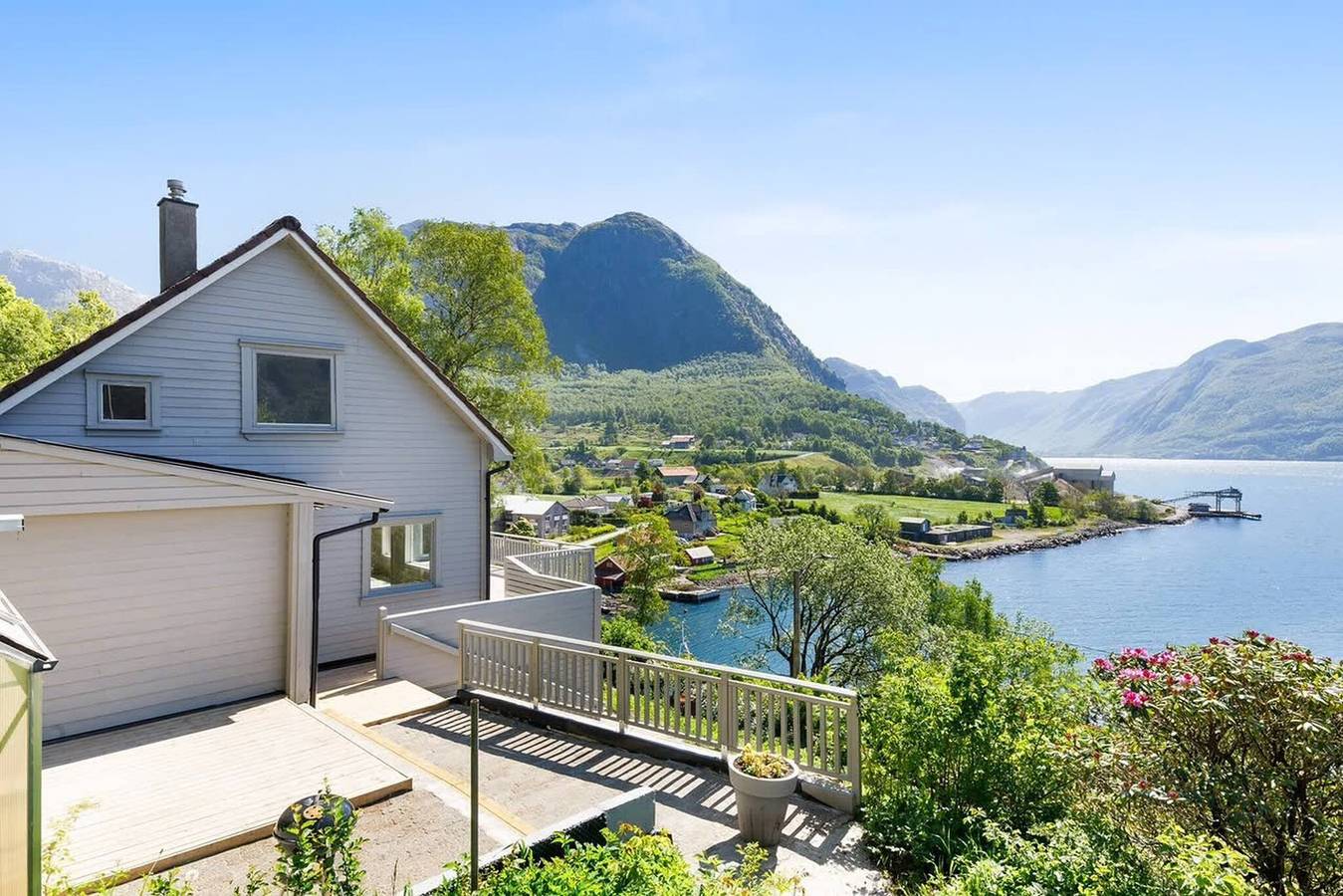 Einzigartiges Haus am Fjord in der Nähe von Preikestolen in Forsand