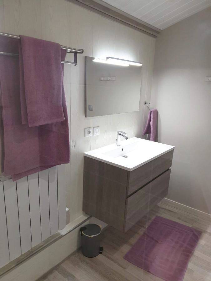 Double Room with Private External Bathroom in Saint-Martin-du-Frêne, Nantua