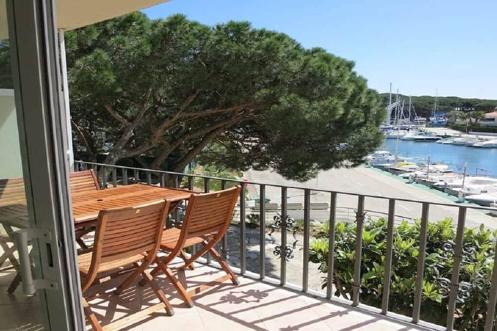 Ganze Wohnung, 30 m from the beach, overlooking the Marina: beautiful apartment with balcony and wifi in Platja d'Aro, Costa Brava