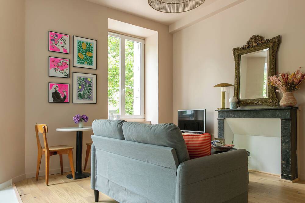 Entire apartment, Studio by the Loire - Near center and airport in Nantes, Nantes region