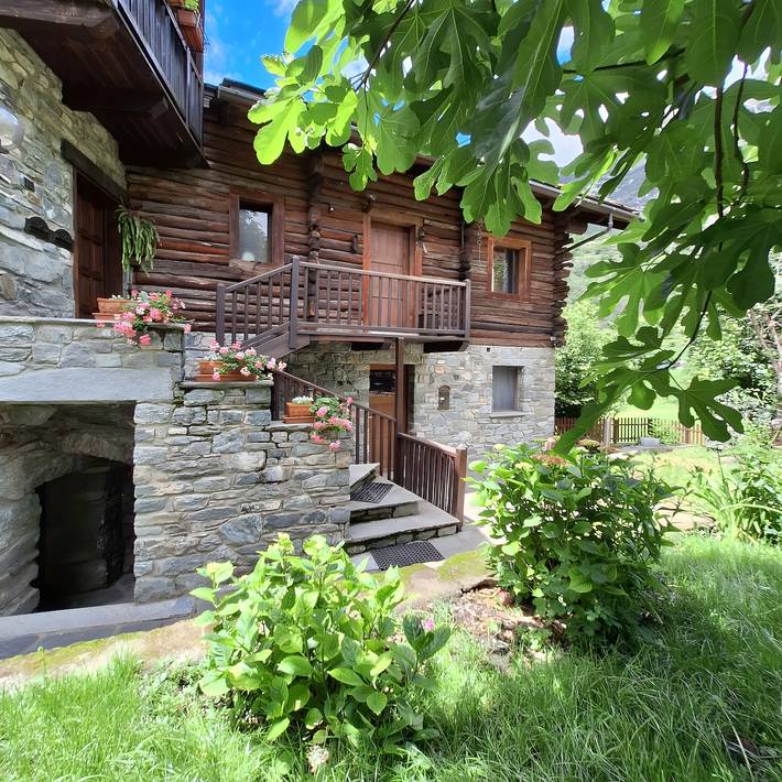 Casa vacanza per 2 persone, con giardino, con animali domestici in Valle d'Aosta