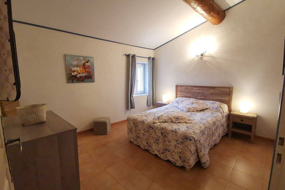 Charmantes Ferienhaus auf dem Land zwischen St Rémy de Provence und Avignon in Eyragues, Arles und Umgebung