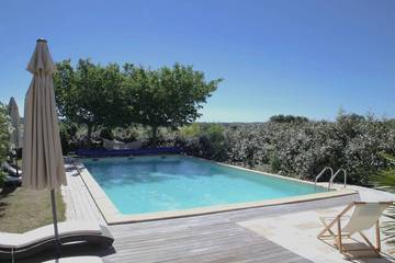 Gîte pour 7 personnes, avec jardin à Bourdic
