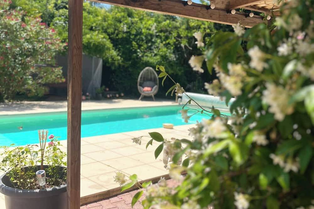 A peaceful haven with swimming pool, 20 minutes from Bordeaux and its vineyards. in Tresses, Región de Burdeos