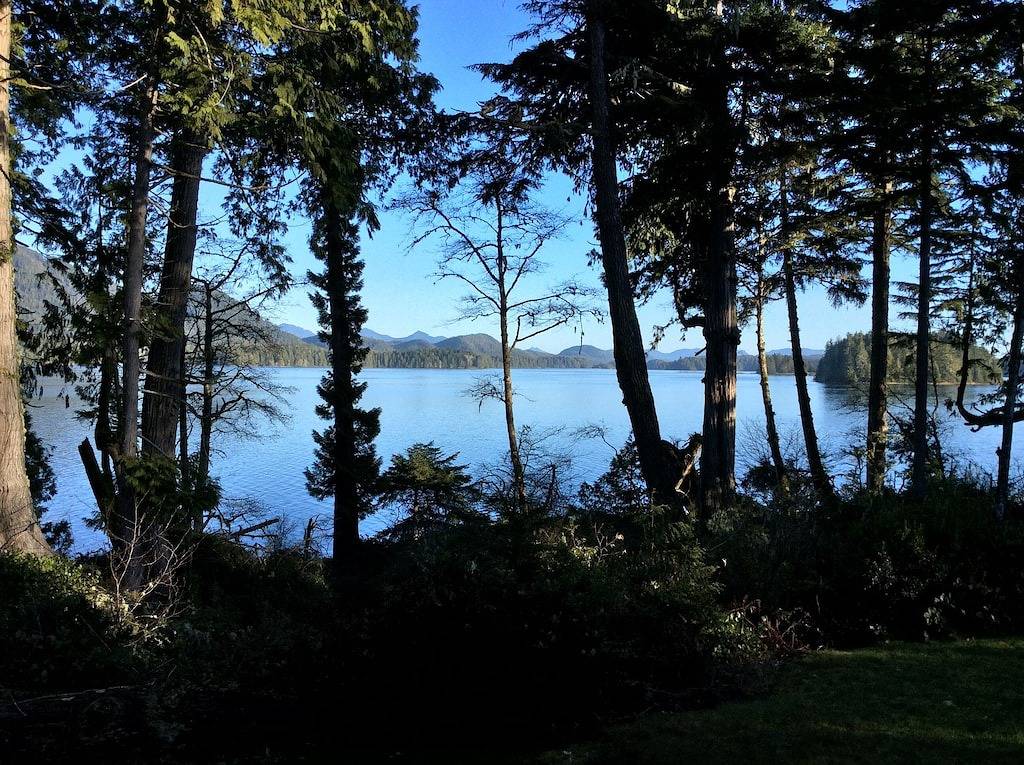 Wunderschöne Oceanfront Rancher mit herrlichem Blick, Sauna, Whirlpool und Billardtisch! in Tofino, Alberni-Clayoquot Regional District