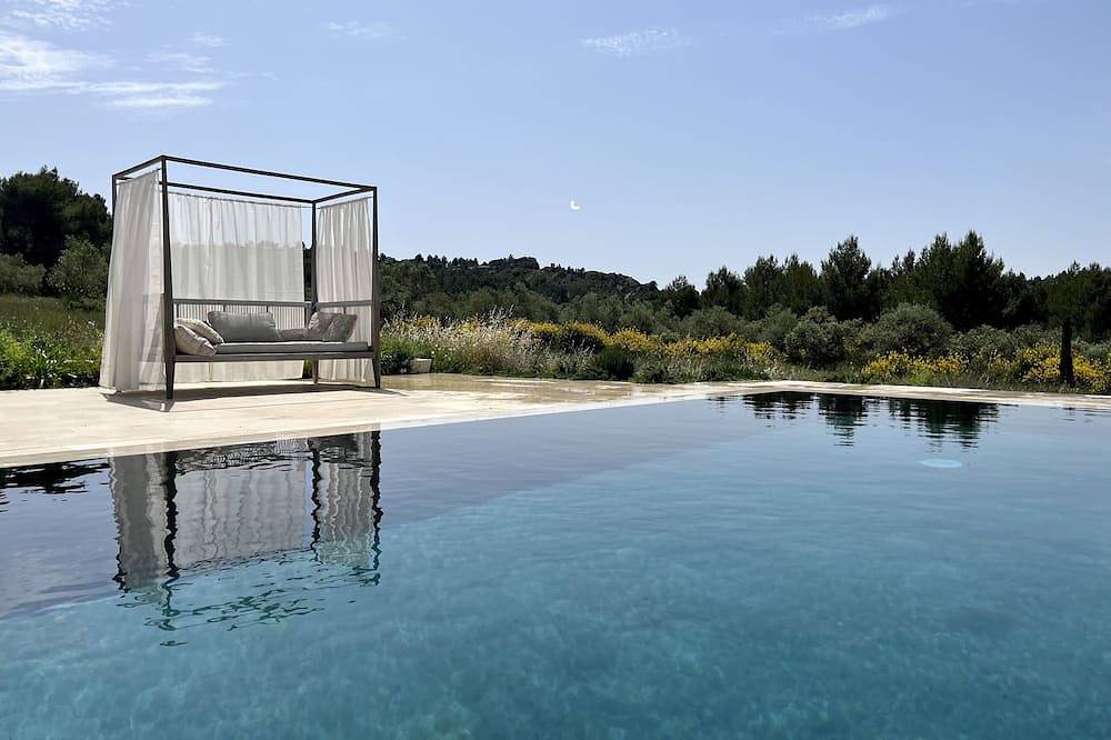 Mas 5* with stones, heart of the Alpilles - Superb view - Pool and Jacuzzi in Les Baux-de-Provence, Arles region