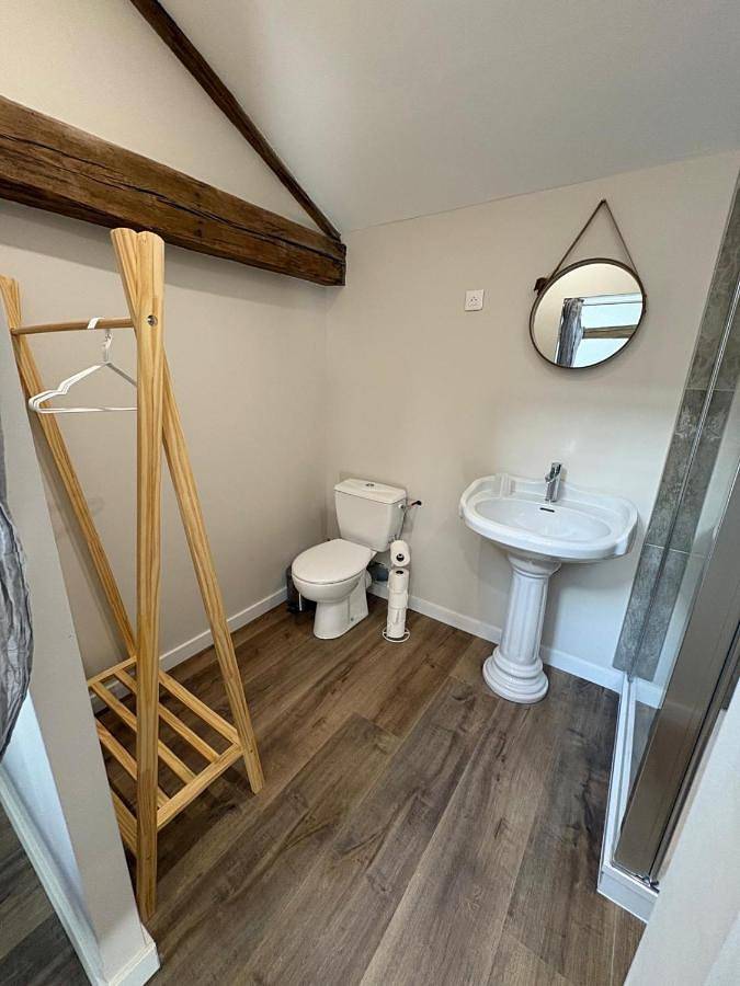 Chambre d’hôte pour 15 personnes, avec bassin pour enfant ainsi que vue et jardin, adapté aux familles à Sanxay - 4