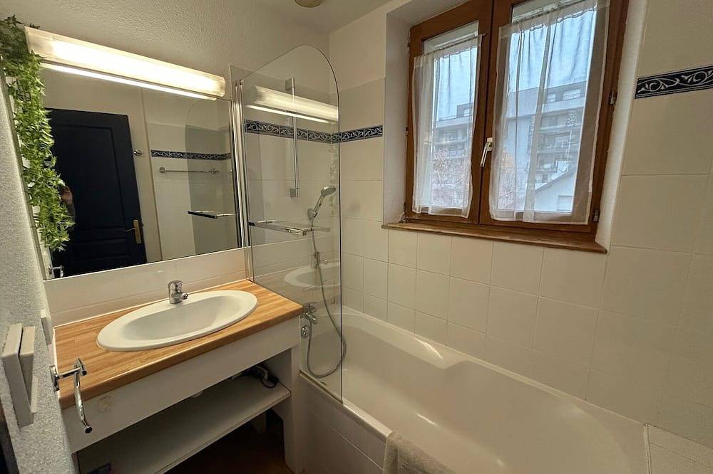 Entire apartment, Bright apartment with parking very near Thonon center of Spa in Thonon-les-Bains, Thonon-les-Bains region