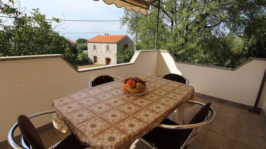 Ferienwohnung für 6 Personen, mit Pool und Balkon/Terrasse in Malinska - 4