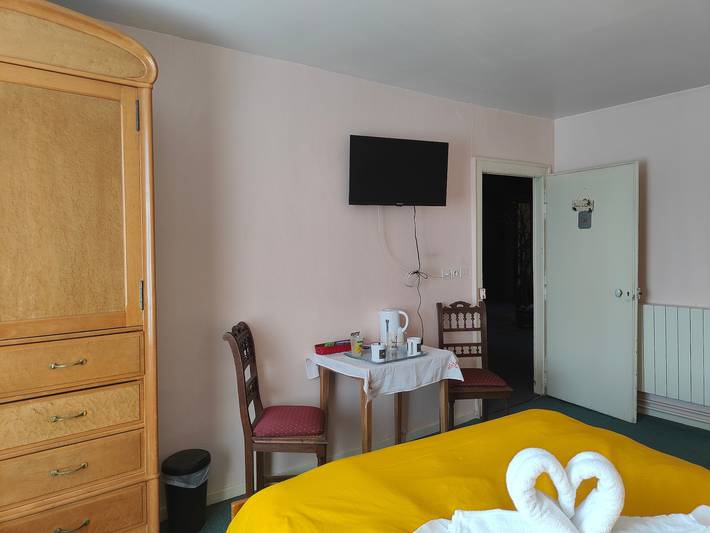Chambre d'hôtes "Domaine du Houx" Tout confort avec espace wellness (spa, sauna, douche à jet) in La Vôge-les-Bains, Région d'Épinal