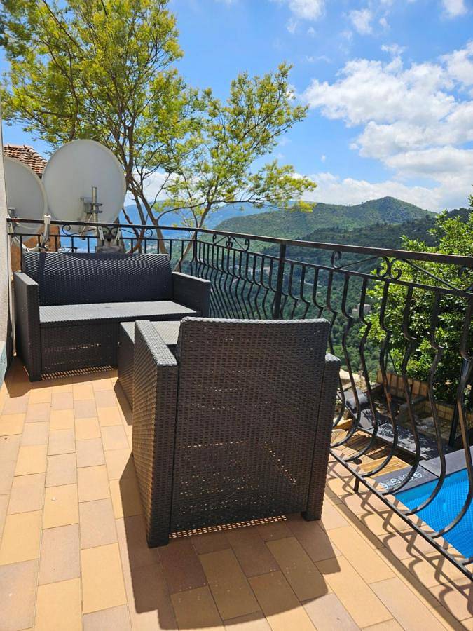 Appartement entier, One-Bedroom Apartment in Bonson, Côte méditerranéenne (France)