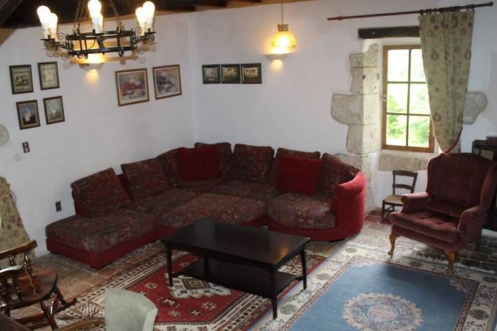 Gîte pour 8 personnes, avec jardin et terrasse à Thénac - 2