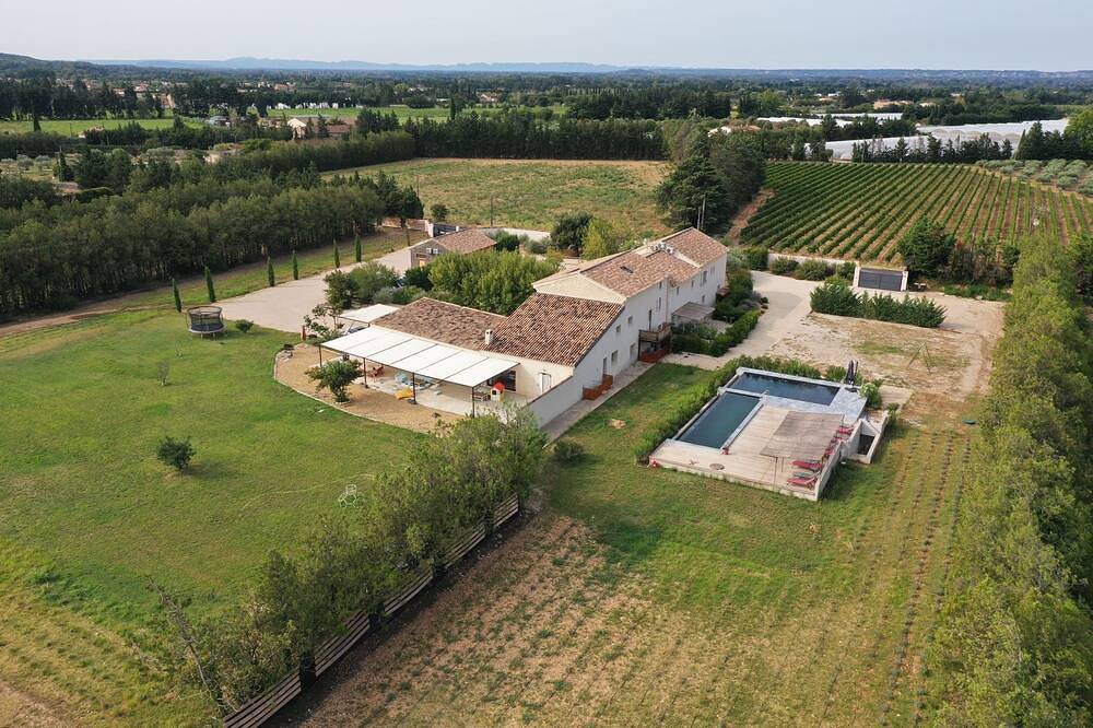 Appartement entier, Appartement Coquelicot avec terrasse jardin et piscines 6 personnes in Pernes-les-Fontaines, Vaucluse