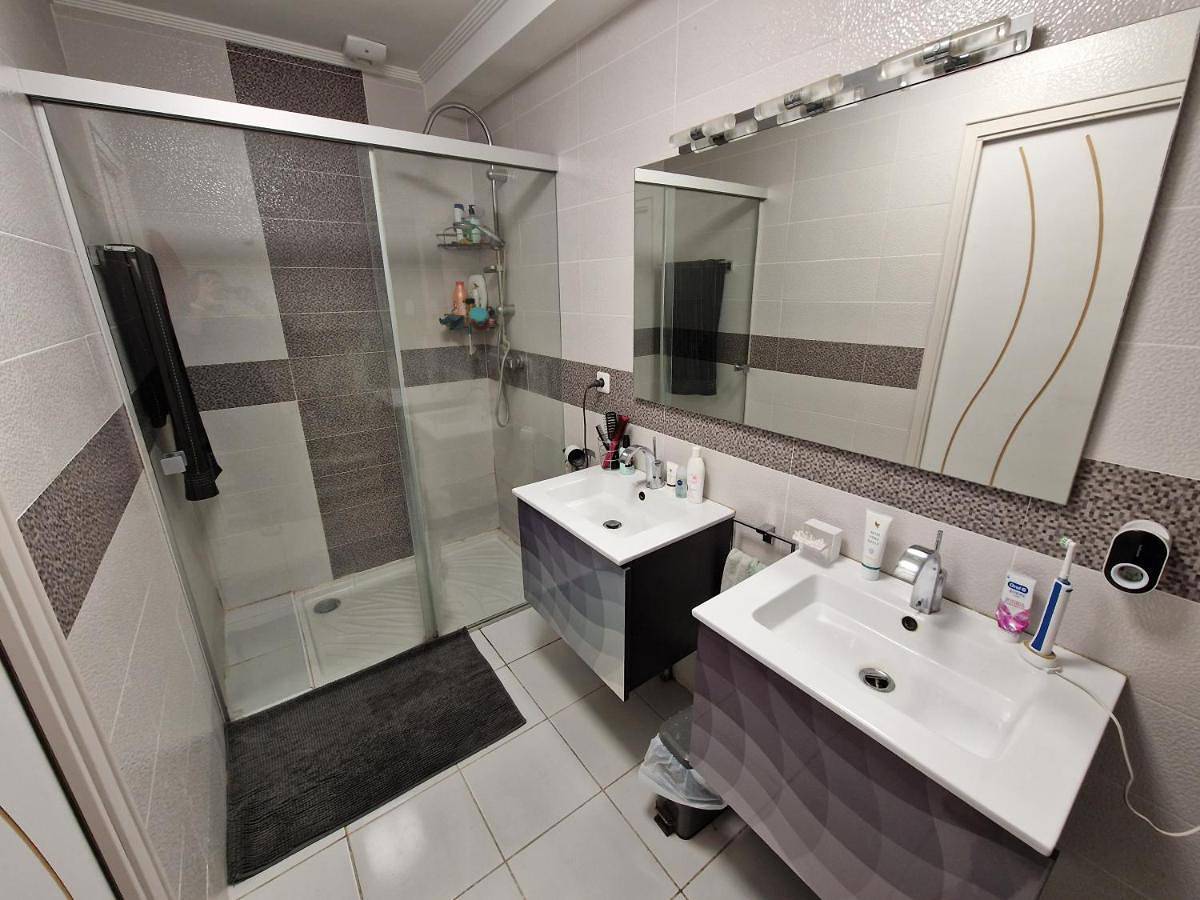 Appartement de vacances entier, Double Room with Private Bathroom in Arnage, Sarthe