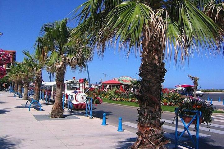 Gîte pour 4 personnes, avec Terrasse dans Office De Tourisme Saint Pierre La Mer - 4
