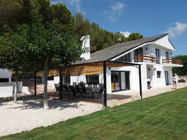 Casa rural para 16 personas, con Balcón y Jacuzzi además de Terraza y Jardín en Alcanar