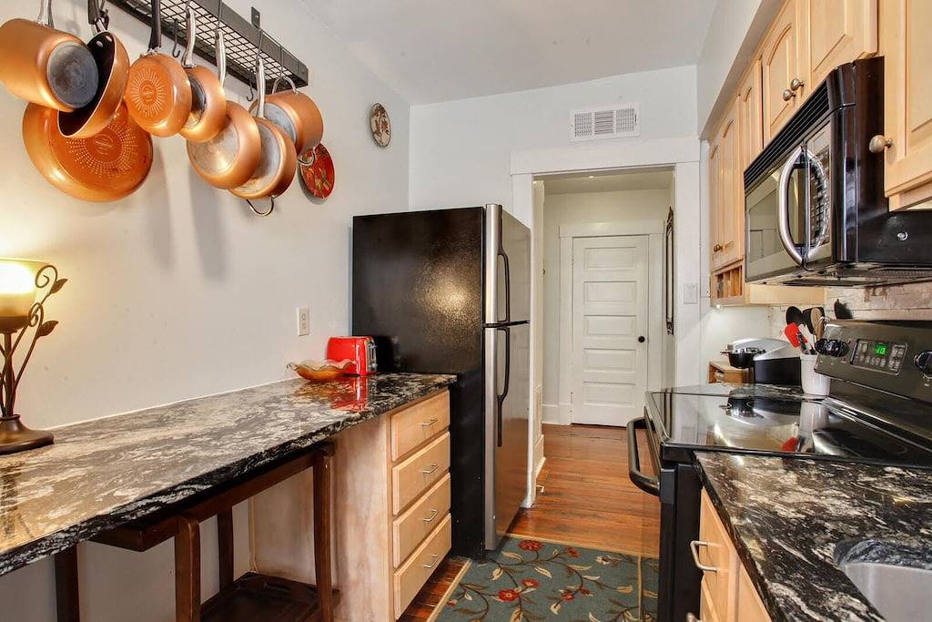 Ganze Wohnung, Lincoln St Condo: Quiet Spot Near Night Life! in Savannah, Chatham County