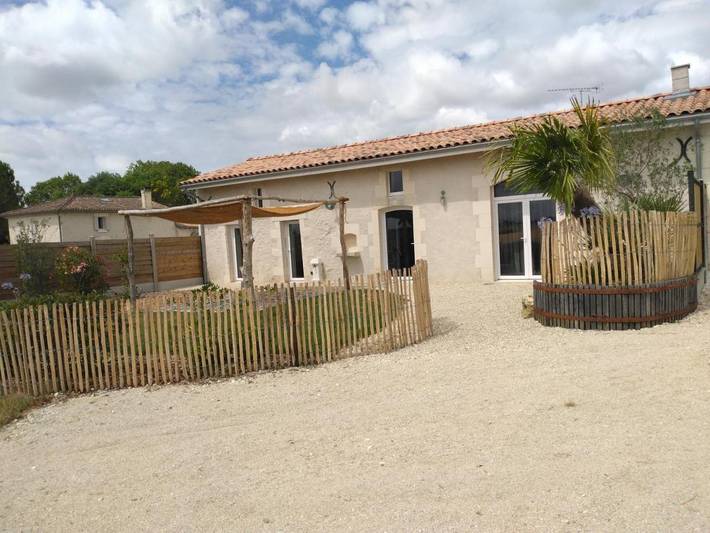 Location de vacances pour 8 personnes, avec vue et terrasse à Épargnes