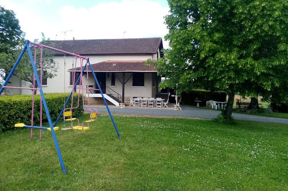 Villa . Ideal for a group of friends or a large family. in Montayral, Quercy