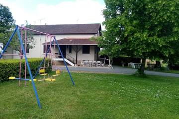 Gîte pour 12 personnes, avec jardin et balcon, animaux acceptés à Montayral