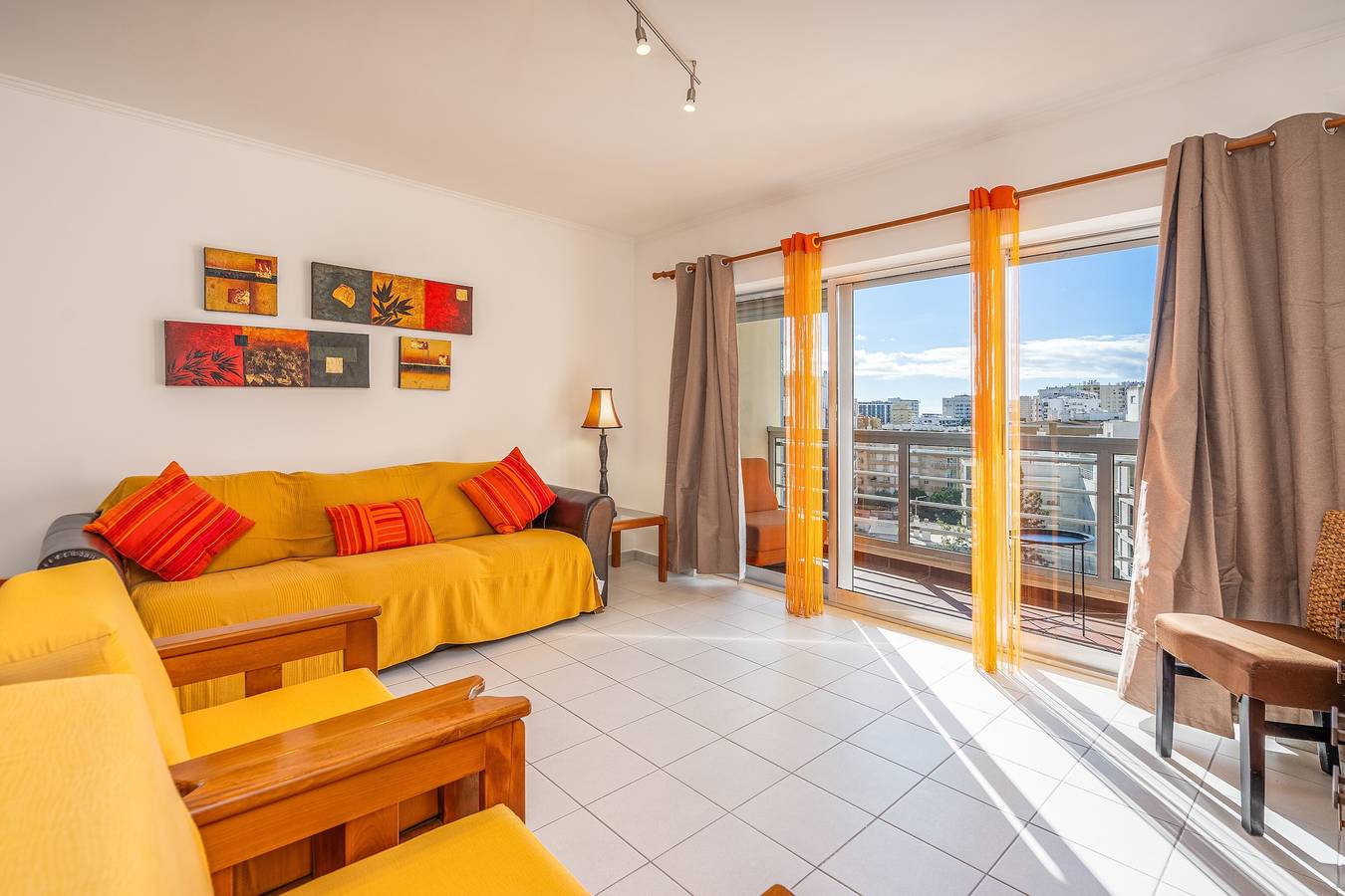 Entire apartment, Apartment 'Cool Motion Rocha Beach T1' with Balcony, Wi-Fi and Air Conditioning in Praia da Rocha, Portimão