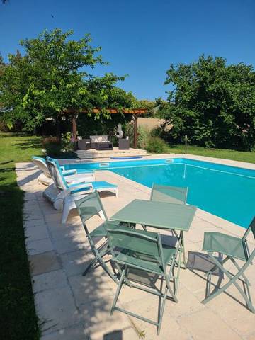 Maison d’hôte pour 2 personnes, avec jardin et piscine à Mensignac