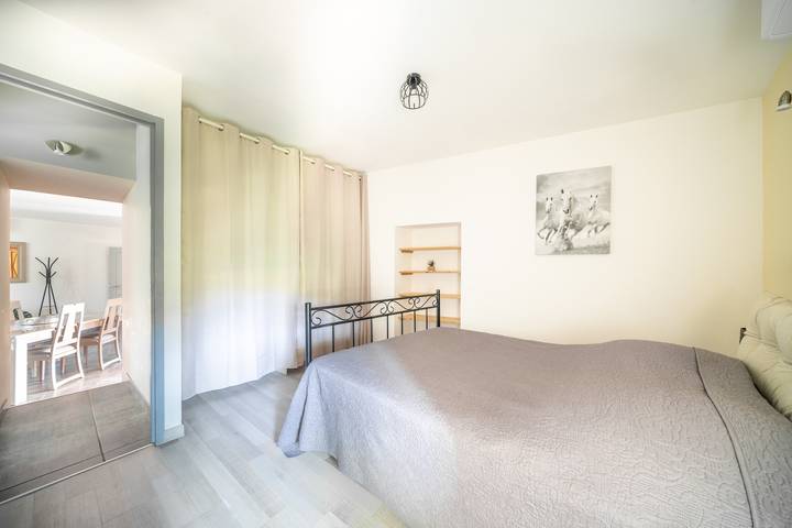 Ganze Wohnung, Ferienwohnung für 4 Personen mit Garten in Pougnadoresse, Nimes und Umgebung