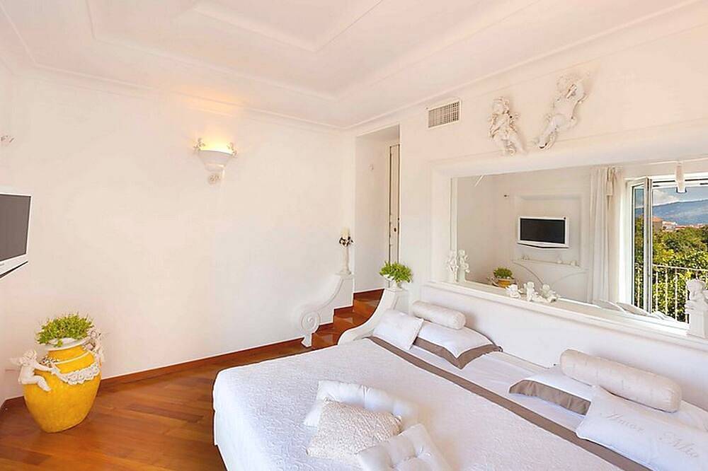 Apartamento entero, Spacious & Elegant three bedroom apartment for up to 7 people near Sorrento in Meta, Provincia de Nápoles