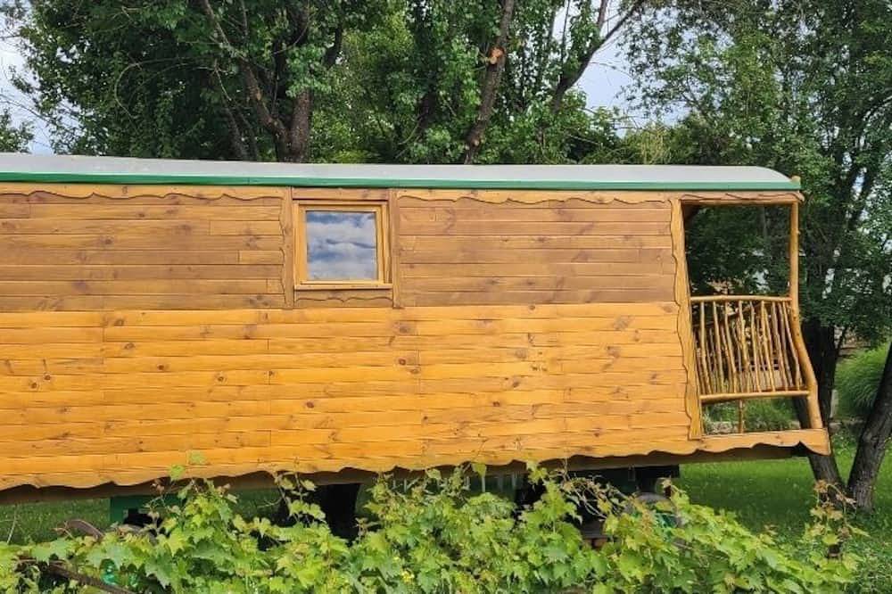 Roulotte et Spa en Pleine Nature Calme et Sérénité Pour un Séjour Ressourçant in Forcalquier, Parc naturel régional du Luberon