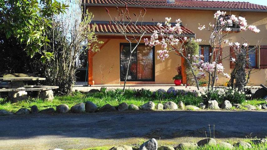 Location de vacances pour 5 personnes, avec Terrasse et Jardin à Villeneuve-de-Rivière