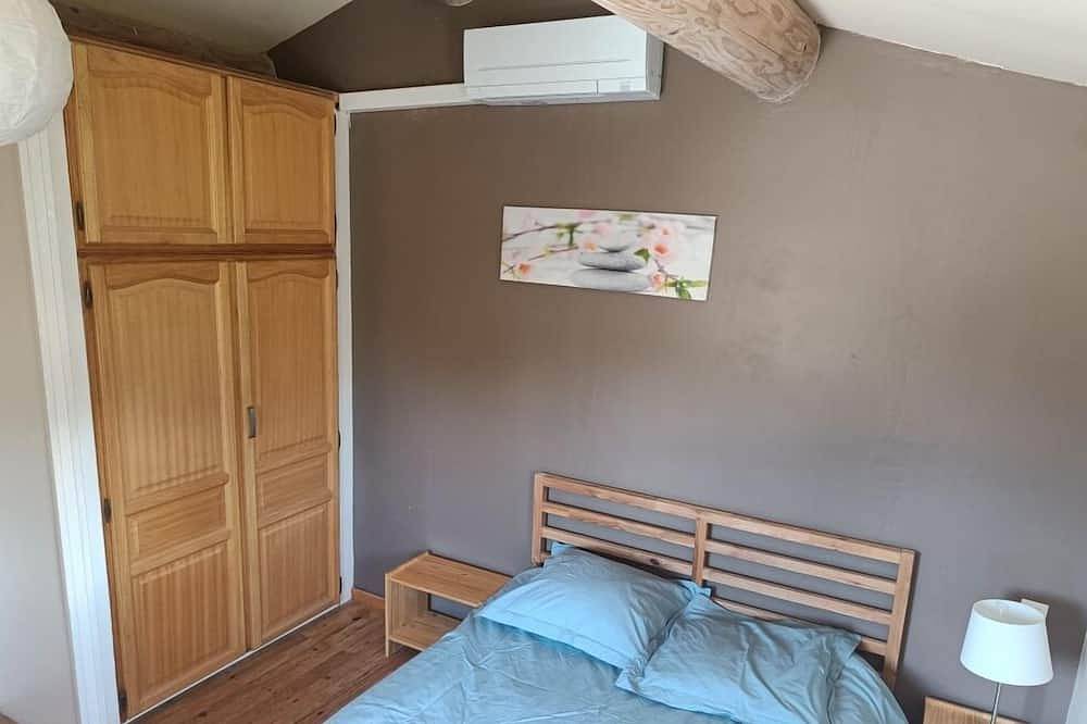 Air-conditioned house with heated swimming pool in Saint-Roman-de-Malegarde, Vaucluse