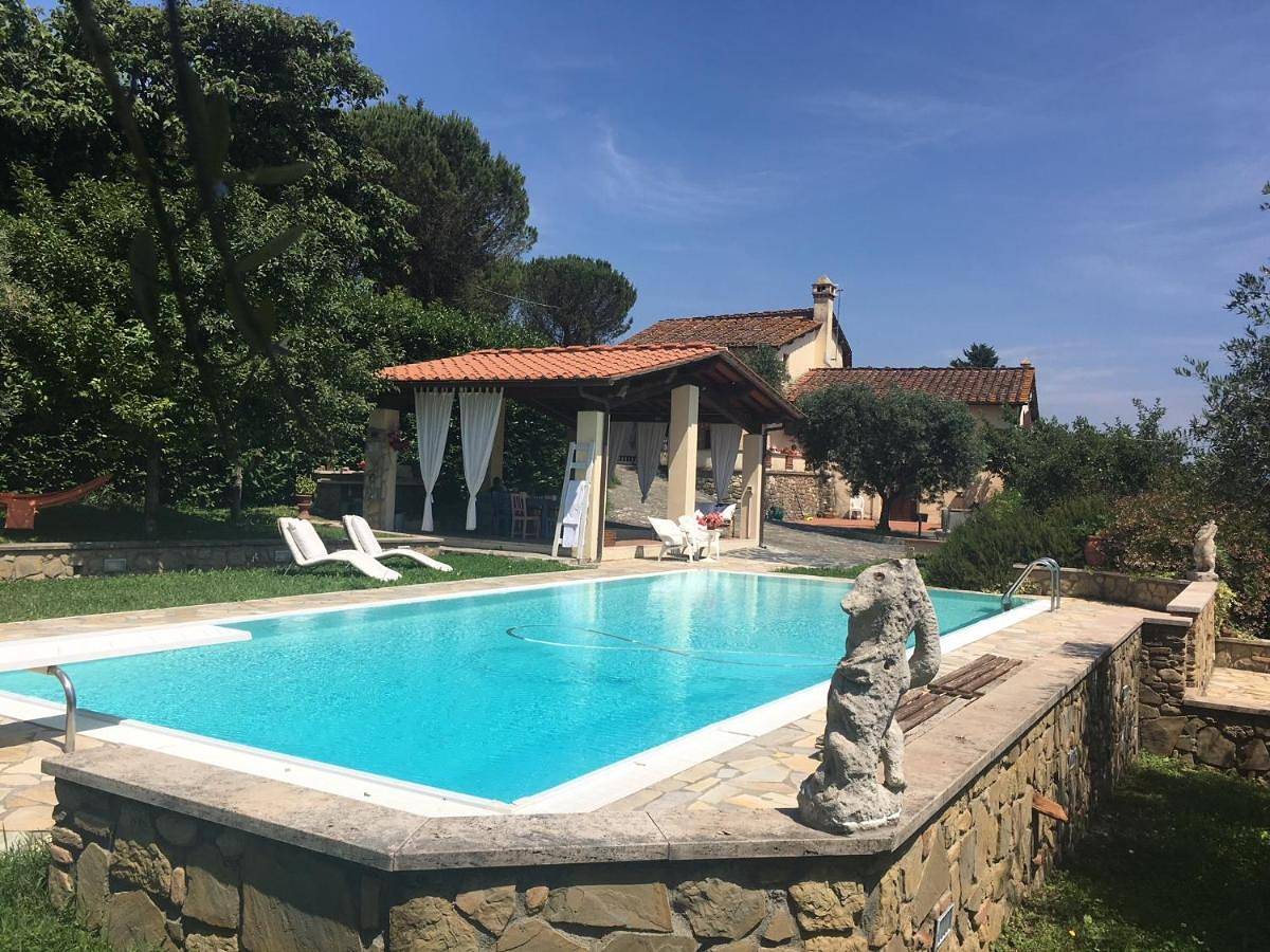Podere Belvedere - Villa with private swimming-pool by Charming Italy Tour in Carmignano, Provincia di Prato