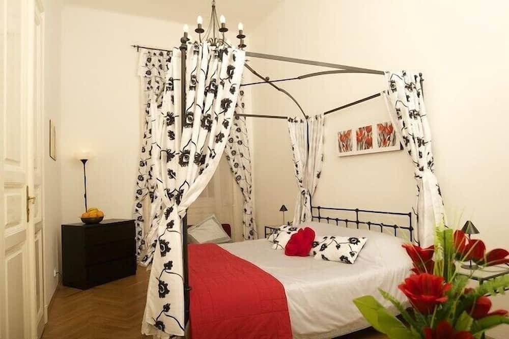 Entire apartment, Central Budapest apartment | 4Br | Sleeps 7 | Walk to Top Attractions in Budapest, Danube-Ipoly National Park