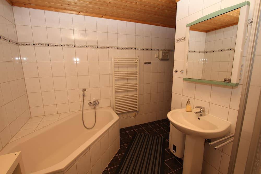 Komfortables voll ausgestattetes  Ferienhaus mit Sauna - 2 Min. Fußweg zum See in Krakow am See, Mecklenburgische Seenplatte