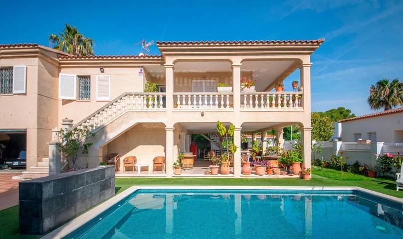 Casa rural para 12 personas, con Balcón y Terraza además de Jardín y Piscina en Vendrell - 2