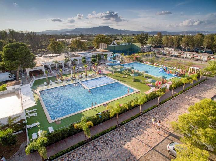 Ferienpark für 5 Personen, mit Ausblick und Kinderpool sowie Pool und Garten, kinderfreundlich - 1