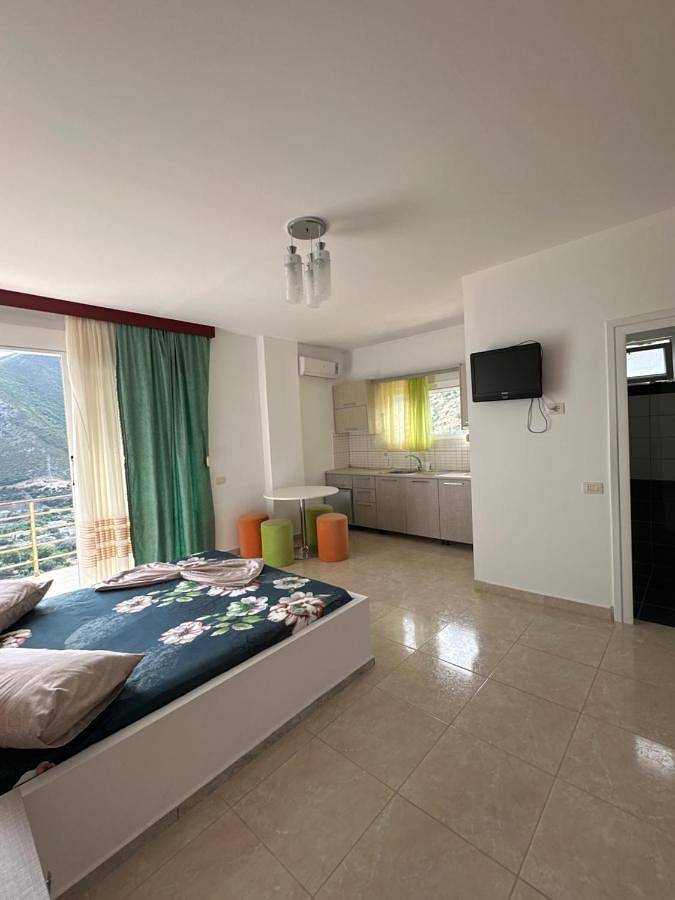 Hôtel pour 3 personnes, avec piscine et jardin ainsi que bassin pour enfant et terrasse dans Borsh - 3