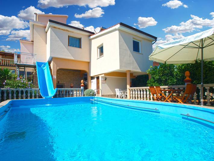 Appartement entier, Appartement de vacances pour 4 personnes avec terrasse in Medulin City, Ližnjan