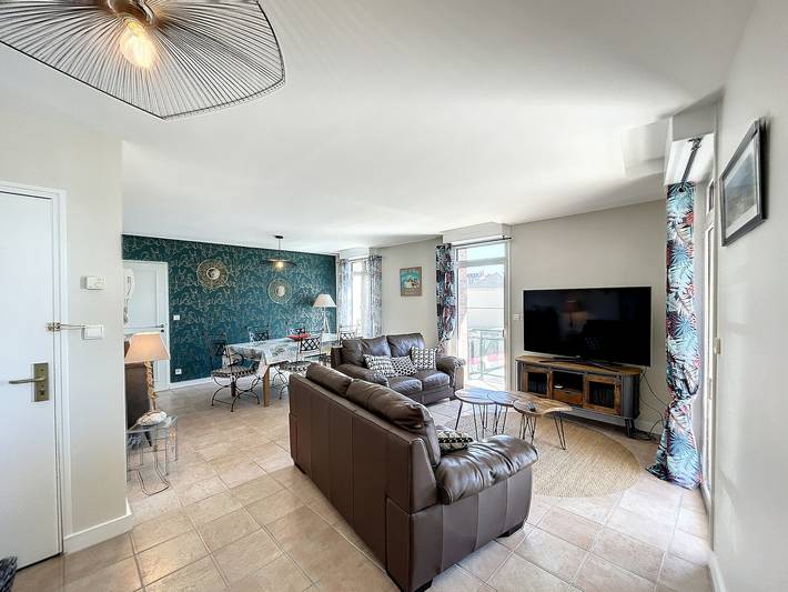 Ganze Wohnung, Renovierte Wohnung mit Aufzug - In Strand- und Zentrumsnähe in Granville, Côte de la Déroute