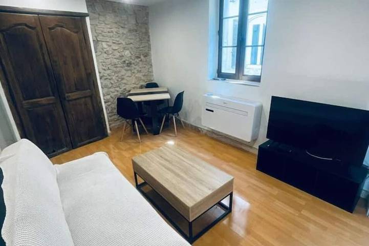Appartement entier, Nouveau Logement nucléaire & tourisme in Pont-Saint-Esprit, Région de Nîmes