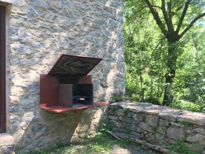 Maison de campagne pour 8 personnes, avec jardin et vue, animaux acceptés à Pardines