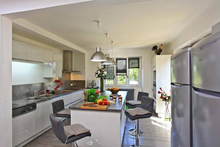 Location de vacances pour 16 personnes, avec piscine ainsi que terrasse et jardin, animaux acceptés à Biars-sur-Cère - 3