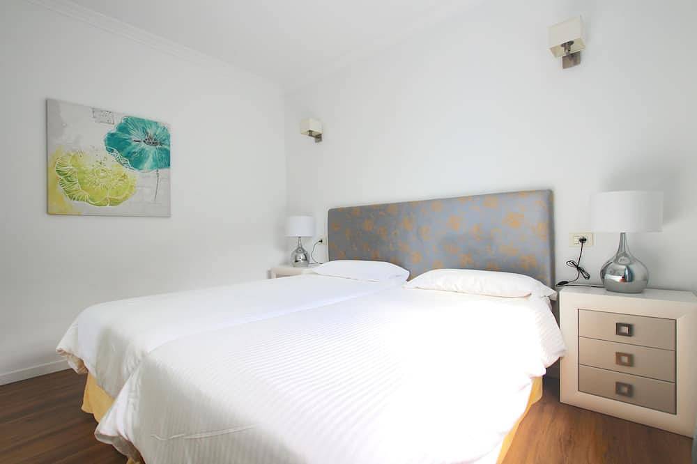 Luxurious Chalet for 6 people, Wifi, private heated pool, at 8 min to the beach in Las Moraditas, Adeje