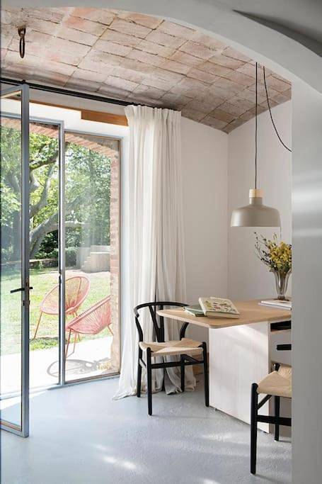 Gîte pour 2 personnes, avec Terrasse et Jardin ainsi que Piscine et Vue à Cantallops
