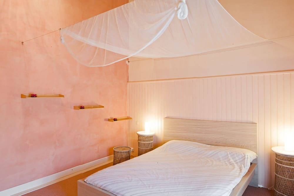 Grande et belle chambre, bel espace et grand volume in Bellegarde-du-Razès, Région de Limoux