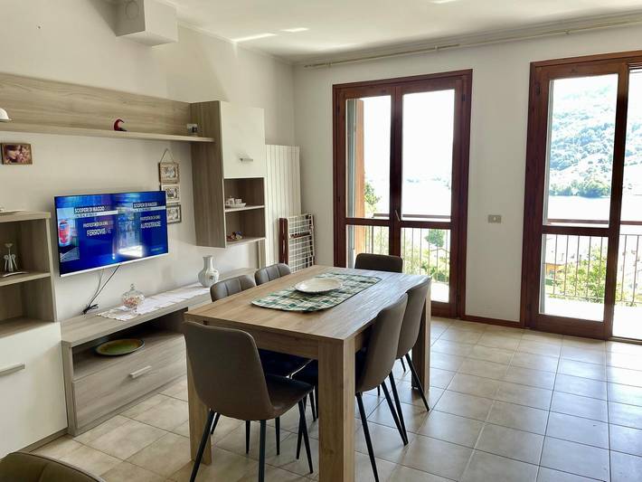 Ganze Wohnung, Apartment „Casa Graziella“ mit Seeblick, Gemeinschaftsgarten und Balkon in Ranzanico, Prealpi Bergamasche Orientali